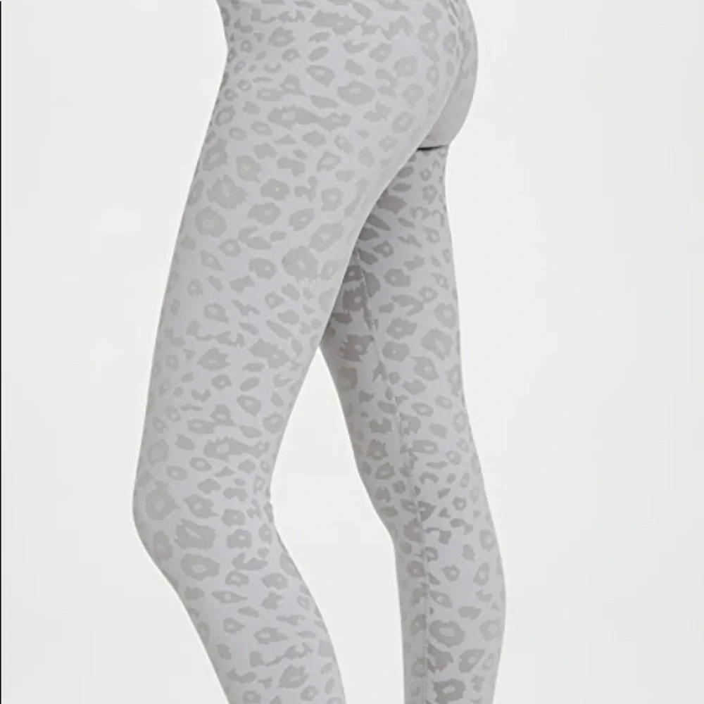 Beyond Yoga Leopard Jacquard Set - Picture 5 of 9